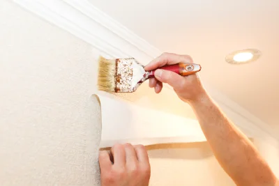Pose de papier peint à Quillan — revêtements muraux et toiles de verre